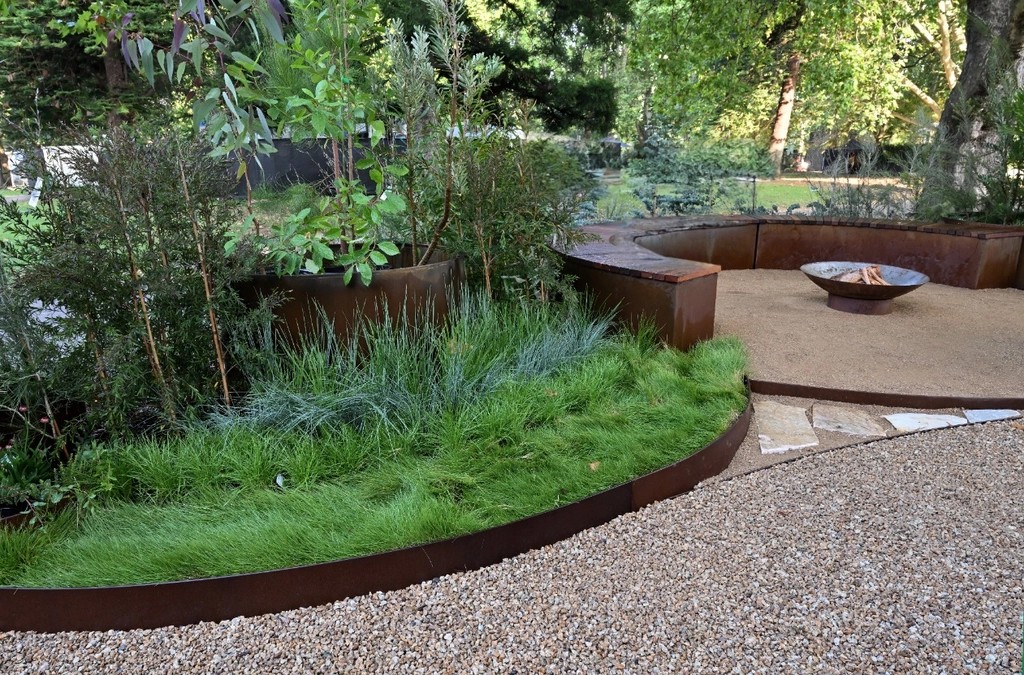 Shapescaper Steel Garden Edging: A Stylish, Durable Solution for Sunshine Coast Landscapes